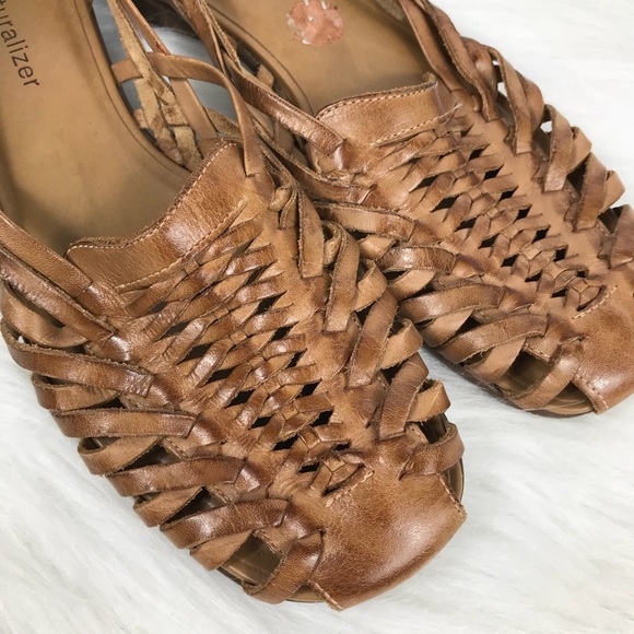 naturalizer huaraches